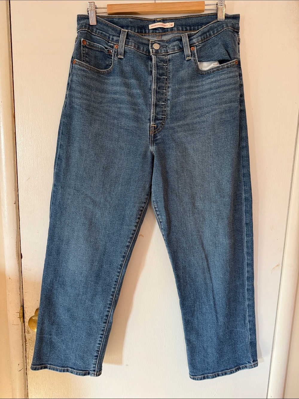 Levi's Ribcage Straight Angle Medium Wash Blue Jeans Stretch | Women's 32